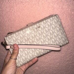 Michael Kors Pale Pink Signature Wristlet Clutch